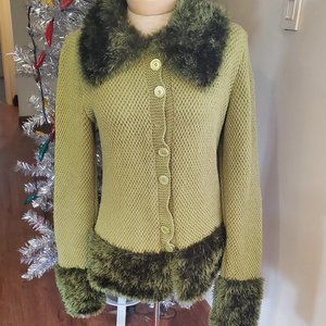 Vintage green sweater with faux fur trimming